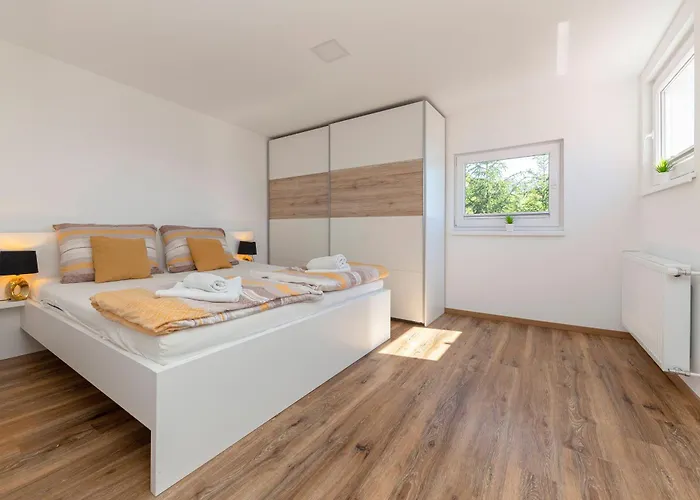 House Zalec Nyaraló